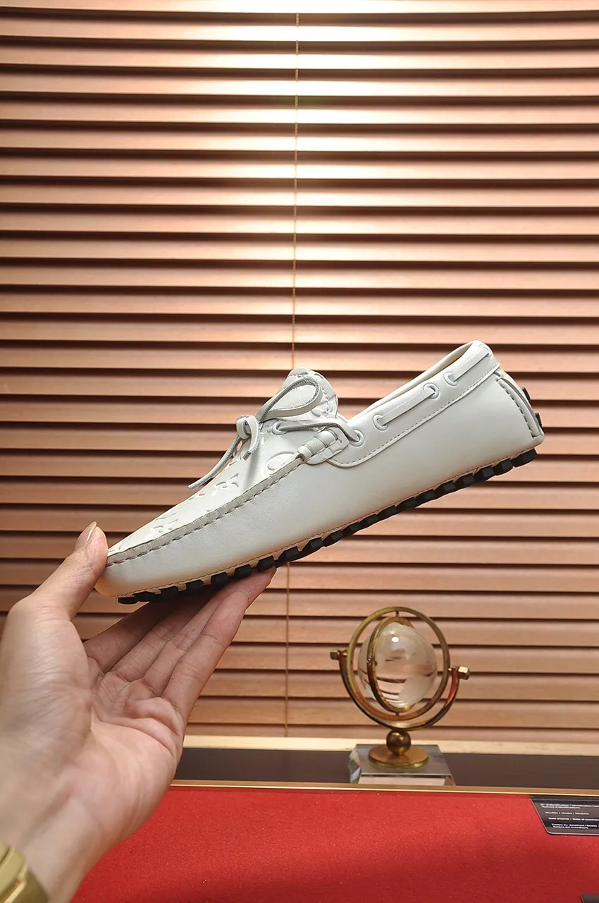 Men's men's shoes 💰420💶 [LV Doudou shoes] (water-dyed cowhide lining) new model is on the market, available on the official website. The new Doudou shoes are processed into single-color materials, and the uppers are made of imported cowhide material. The body of the shoe is fully hemmed with mark thread, and is lined with imported original cowhide leather. The elegant shoe shape is super suitable for all-matching, and the size is 38-44.